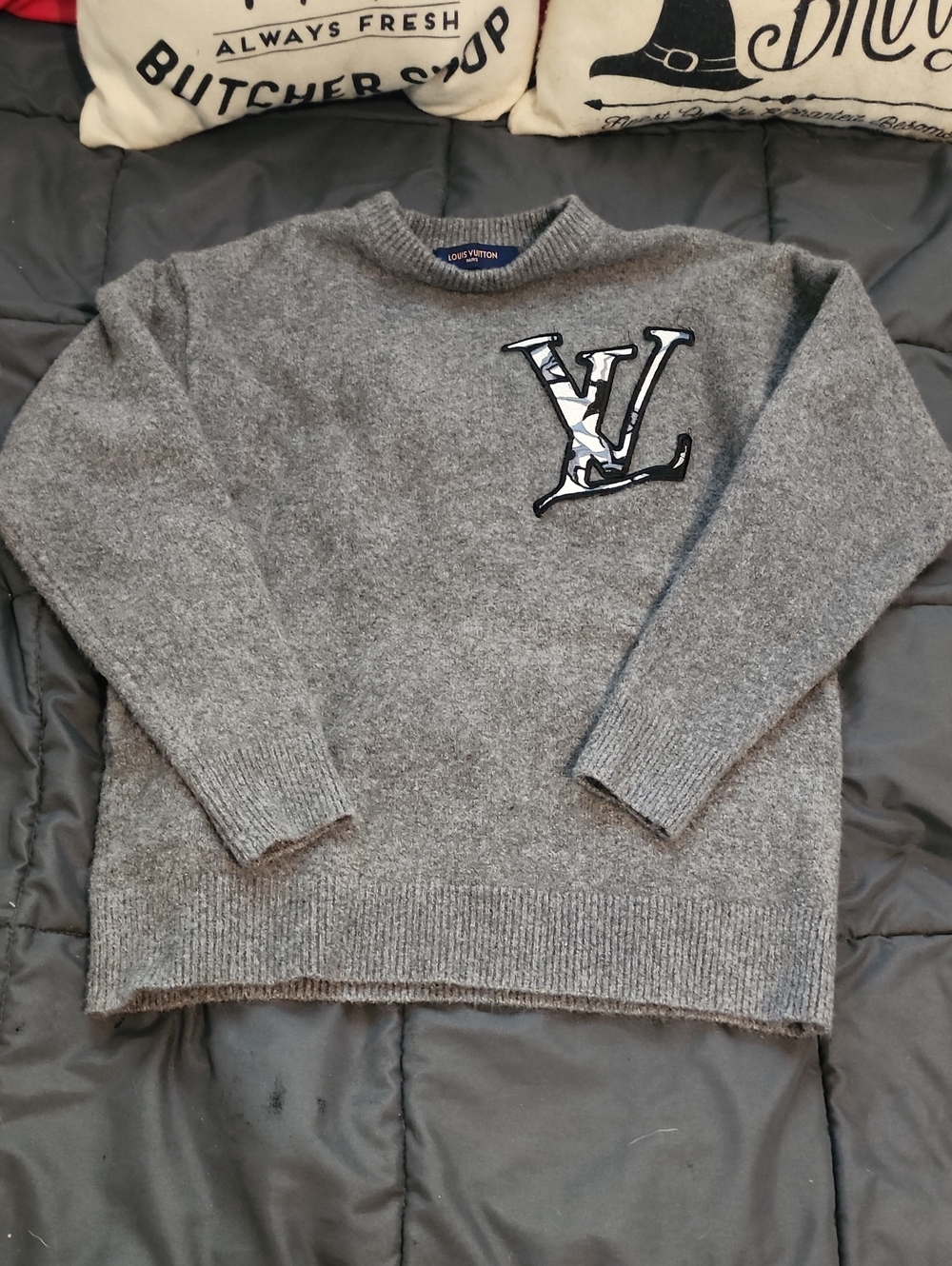 Authentic Louis Vuitton Gray Crewneck LV Embroidery Sweater Size M